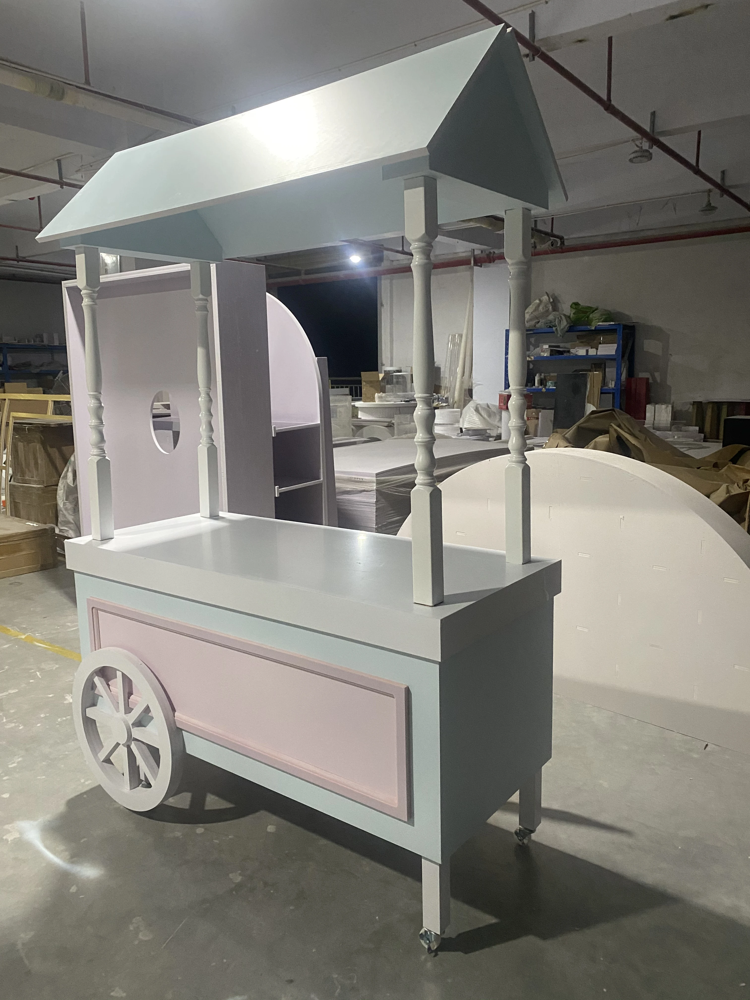 

Hot Sale European Style Candy Dessert Cake Cart Display with Canopy and Wheels for Festival Birthday Party Wedding Celebration