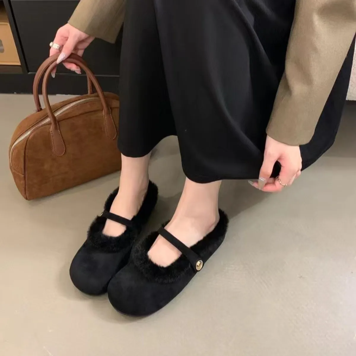 Zapatillas Baotou planas con punta redonda para mujer, zapatos informales individuales con acabado mate de terciopelo, mocasines cómodos para mujer, novedad de 2025