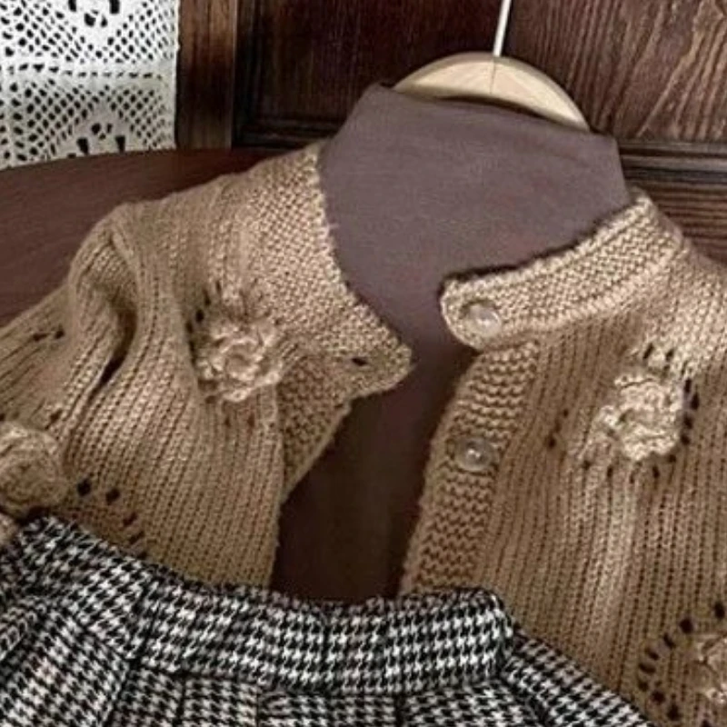 Girls' Spring and Autumn Winter Clothing Set Korean New Style Girls' Fashion Hook and Flower Knitted Cardigan Pleated Skirt