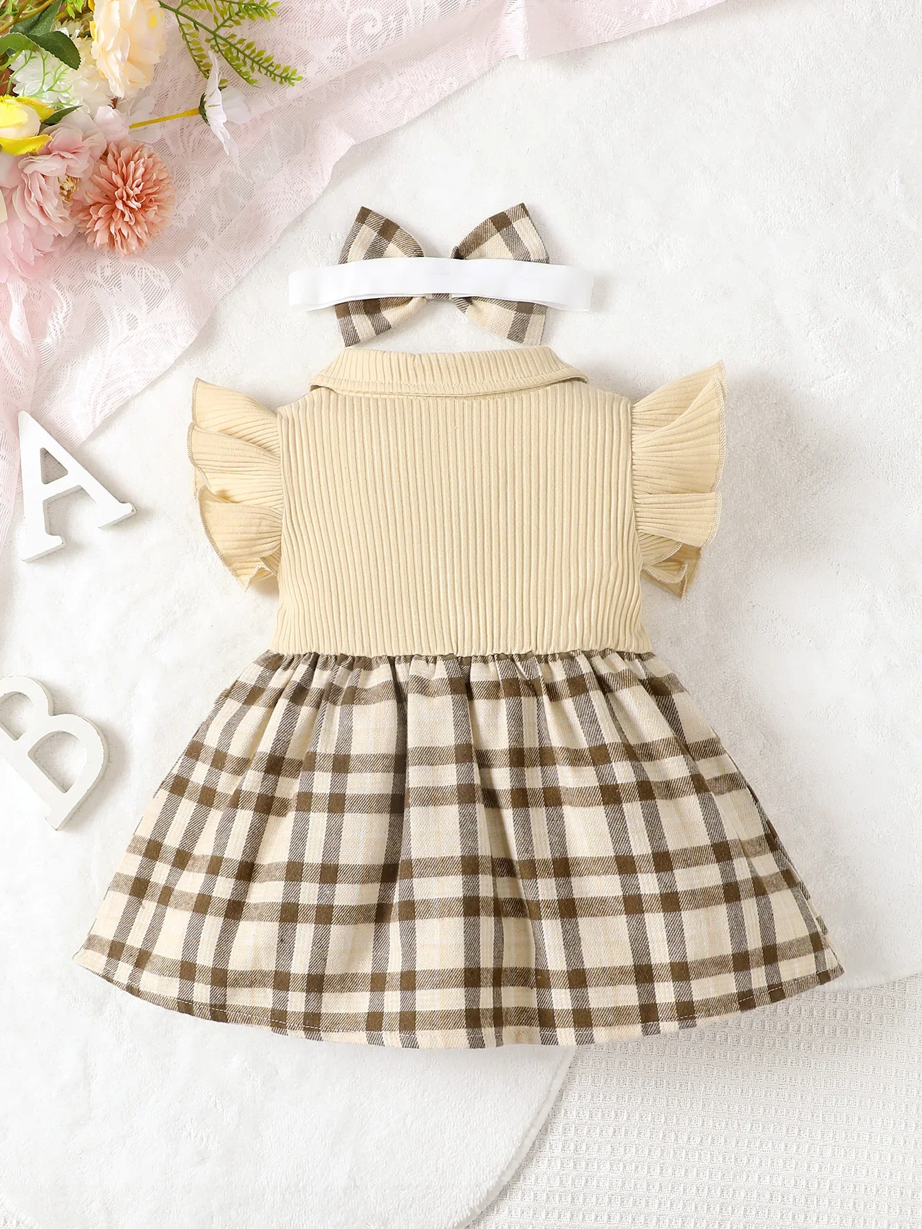 2pcs Summer Baby Girl Dress Ribbed Ruffle Trim Bow Decor Short-sleeve Spliced Plaid Fashion Leisure Dress & Headband Set