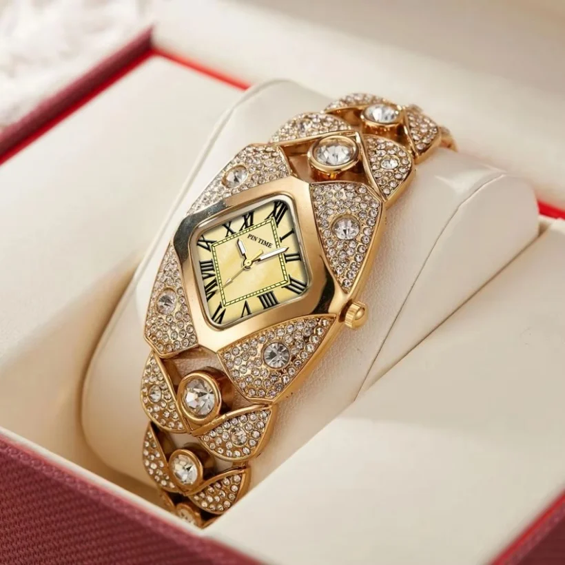 2026 New Iced Out Women Watch Luxury Gold Diamond Shape Bracelet Watch Rhinestone Jewelry Dress Watch Relogio Feminino