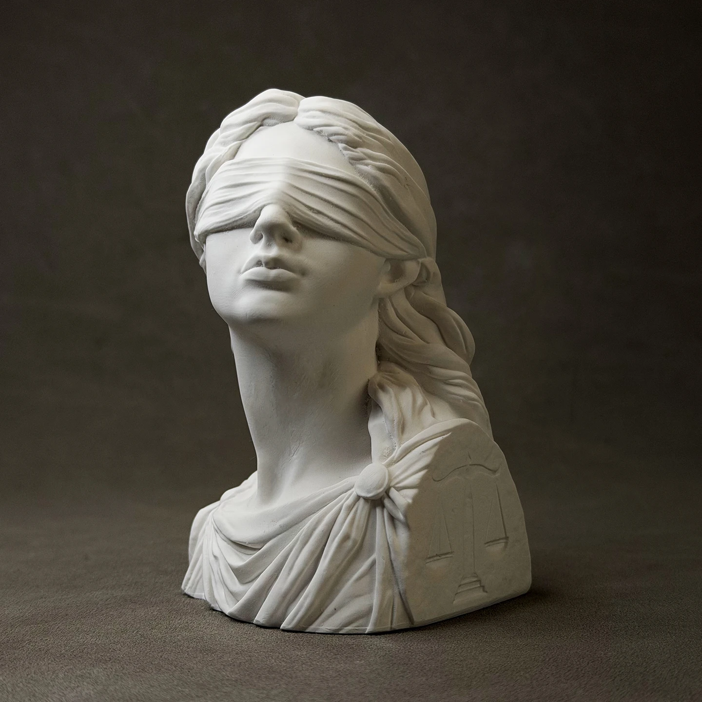 Reproduction of Greek Mythology, Goddess of Justice, Themis Art Desktop Gypsum Sculpture Model Art Ornament