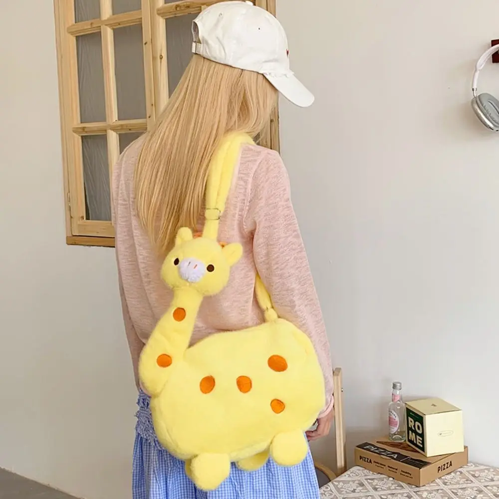 

Soft Plush Giraffe Shape Plush Bag Portable Large Capacity Giraffe Crossbody Bag Comfortable Zipper Plush Doll Shoulder Bag Kids