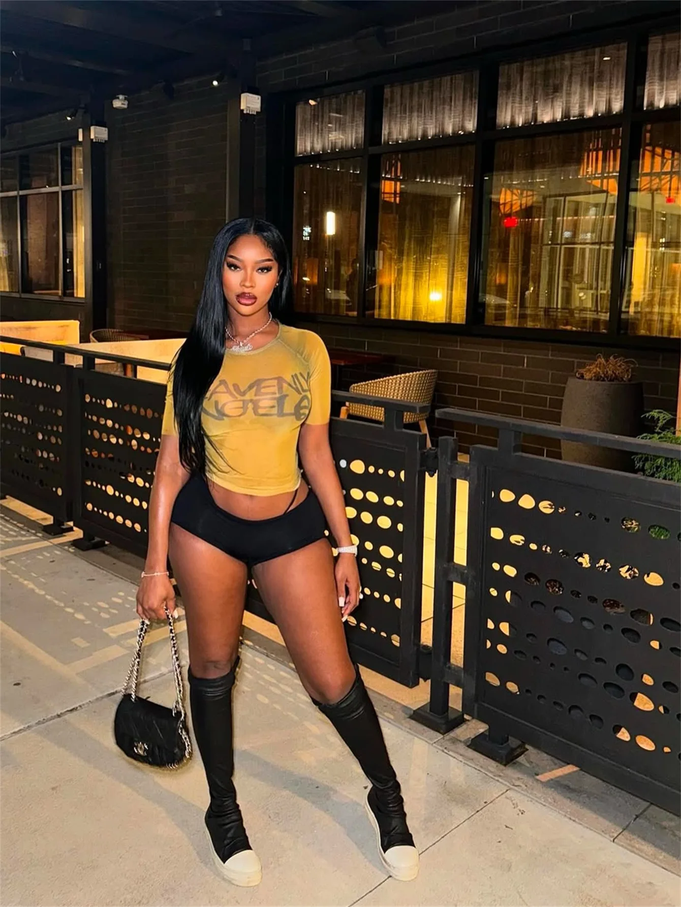 Nuova moda femminile, stile americano sexy e piccante, top corto senza cuciture da donna sexy e aderente con stampa trasparente