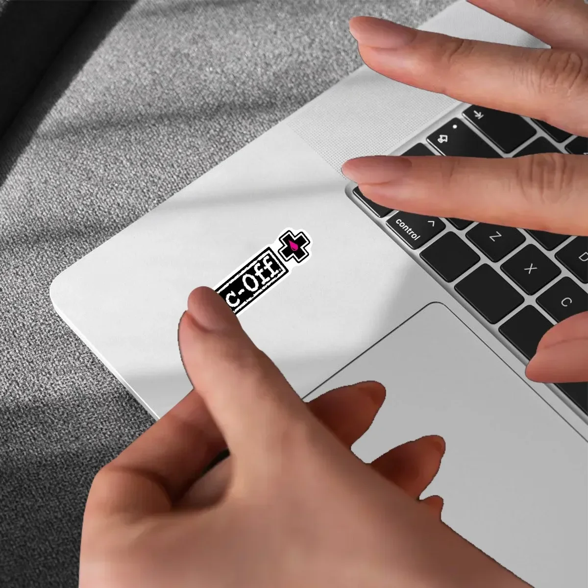 

9 шт./лист MUC-OFF Водонепроницаемая велосипедная наклейка - прочный материал ПВХ, устойчивый к царапинам и УФ-излучению, черный и белый