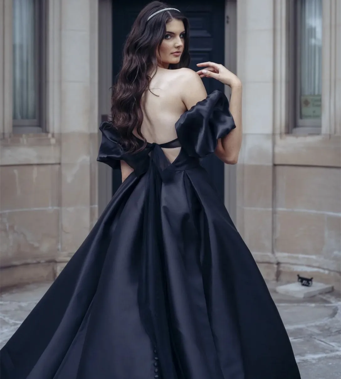 Customized Long Black Satin Wedding Dresses With Removable Sleeve A-Line Strapless Sweep Train Bridal Gownts With Slit for Women
