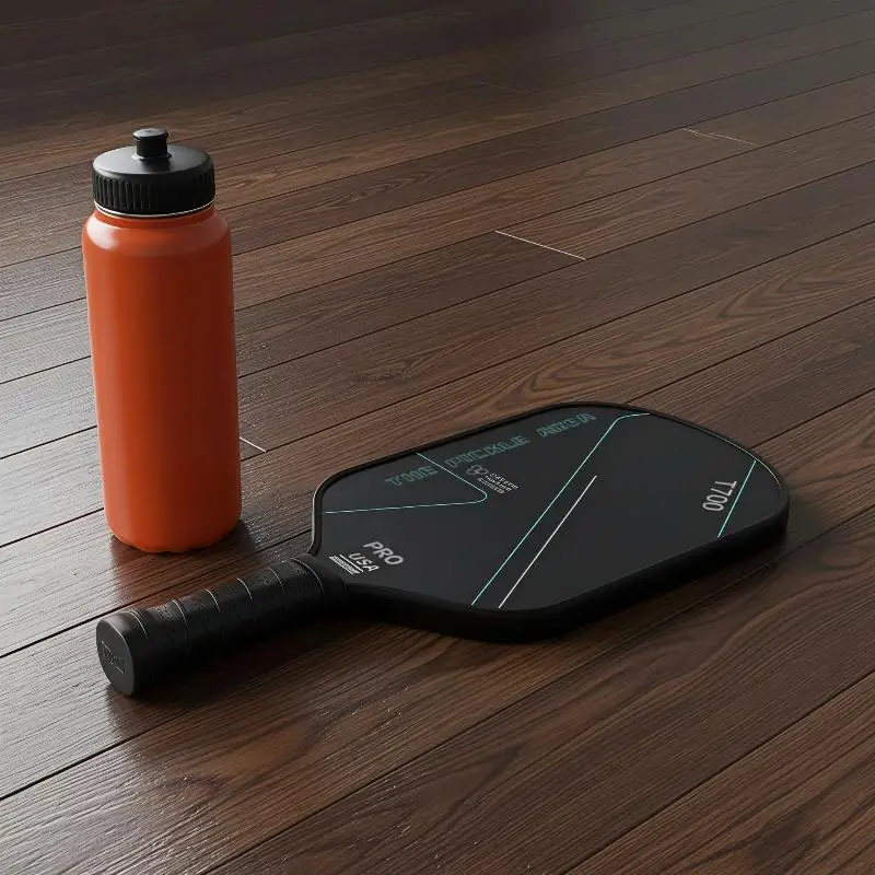 T700 Carbonfaser-Pickleball-Schläger-Set mit ergonomischem Griff, inklusive Aufbewahrungstasche und Bällen für das Heimtraining im Innenbereich. – Detail 4