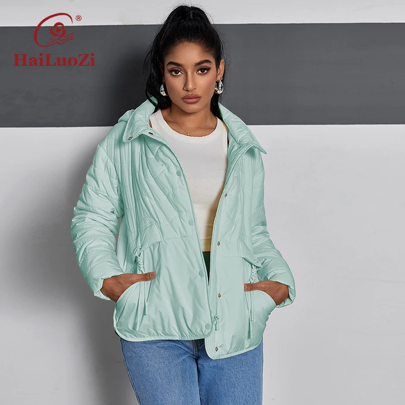 Hailuozi 2024 neuer Frühling Damen mantel kurze dünne Baumwolle schlanke Parkas Schräg taschen Kapuze Reiß verschluss Stil Damen jacke 1276