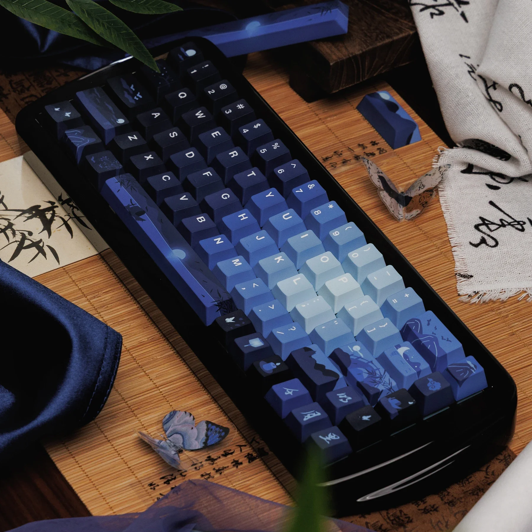 

Bright Moon Thousand Miles Keycap is engraved opaque original factory