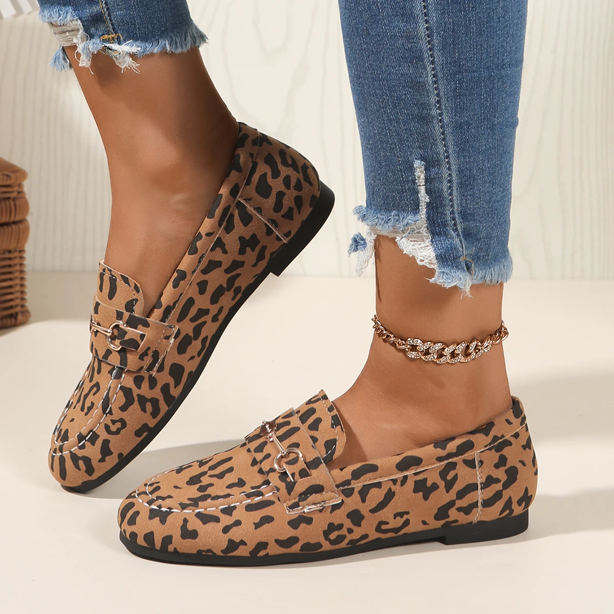 

2025 Women Lightweight Loafers Slip-on Sexy Elegant Comfy Casual Office Shoes Luxury Fashion Flats Shoes Women Zapatos De Mujer