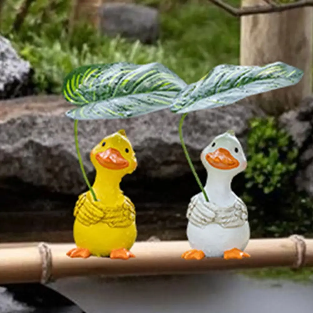 

Durable Cartoon Umbrella Holding Duck Statue Handmade Decorative Leaf Duck Figurine Resin Garden Animal Statue Gift Giving