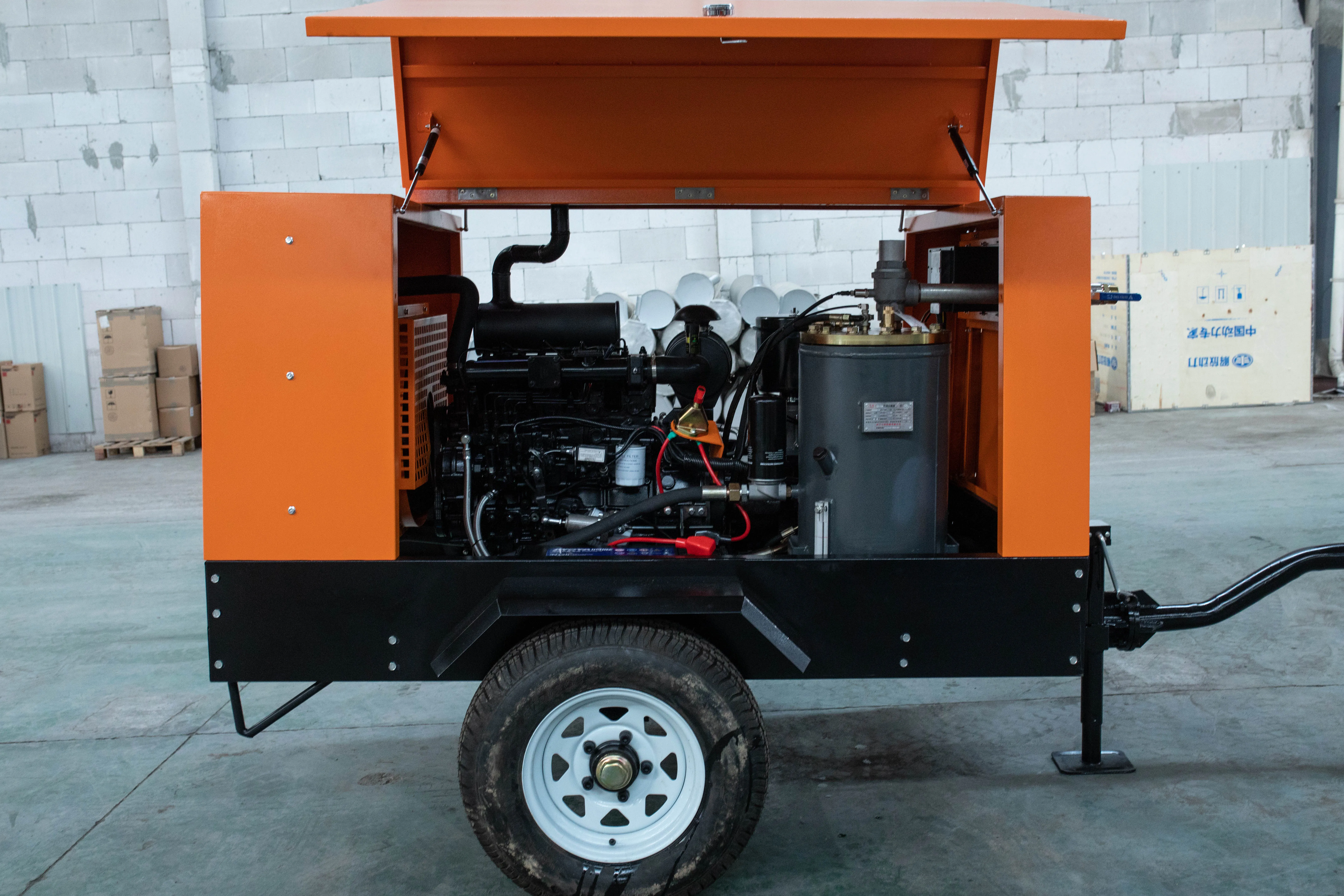 8bar 185 Cfm Diesel Engine Small Screw Air Compressor Machine Prices For Sandblasting