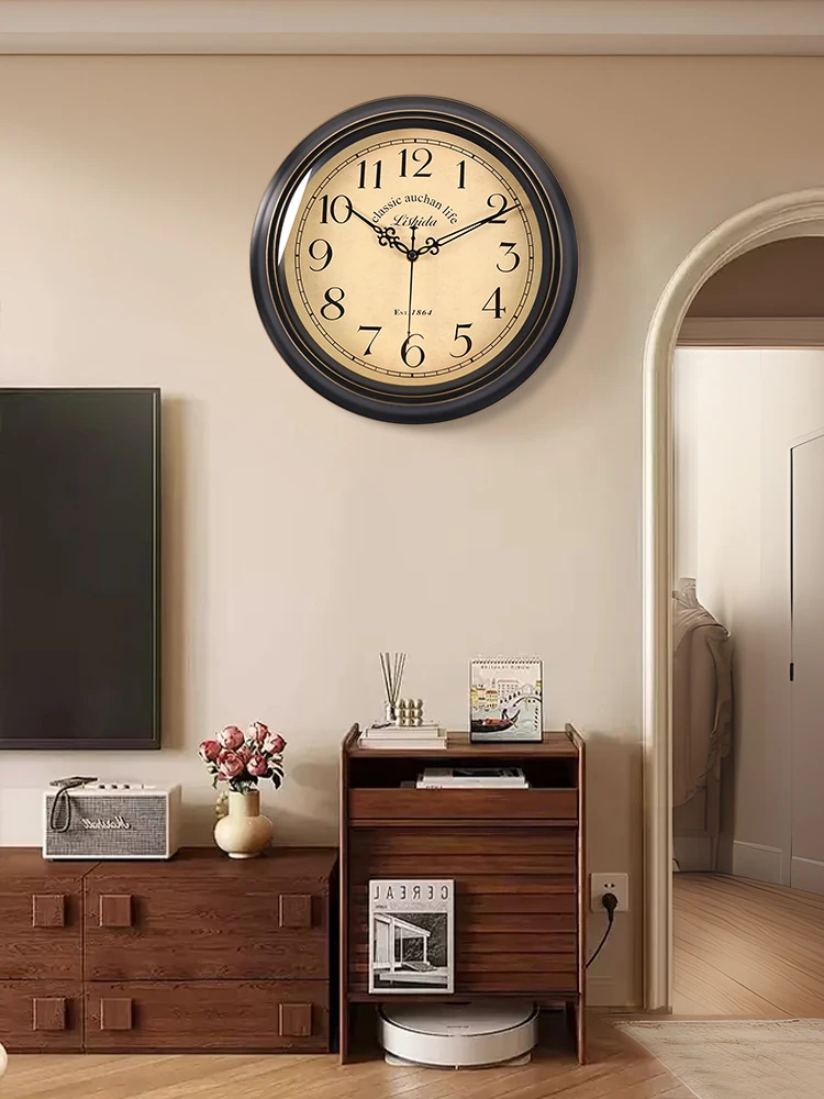 

American 2025 new living room wall clock high-end light luxury retro medieval wall clock high-end feeling wall clock