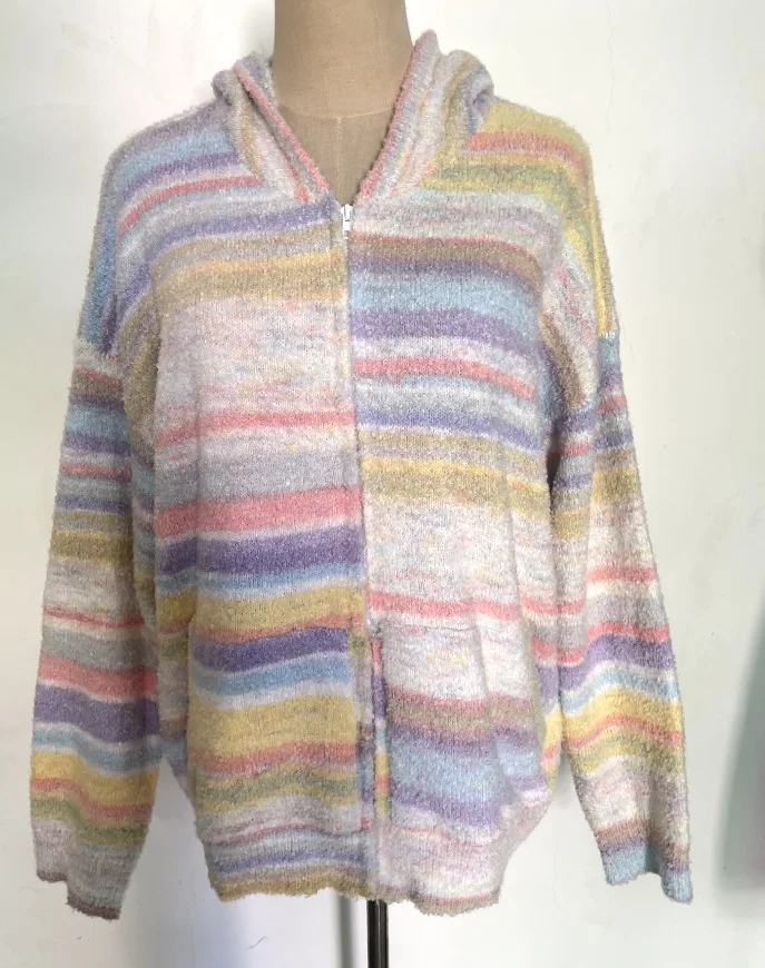 Regenbogenfarbene gestreifte Strickjacken mit Kapuze für Damen, bunte, überschnittene Schultern, Reißverschlusstaschen, lockerer Mantel, Herbst 2026, süße Freizeitjacken – Detail 1