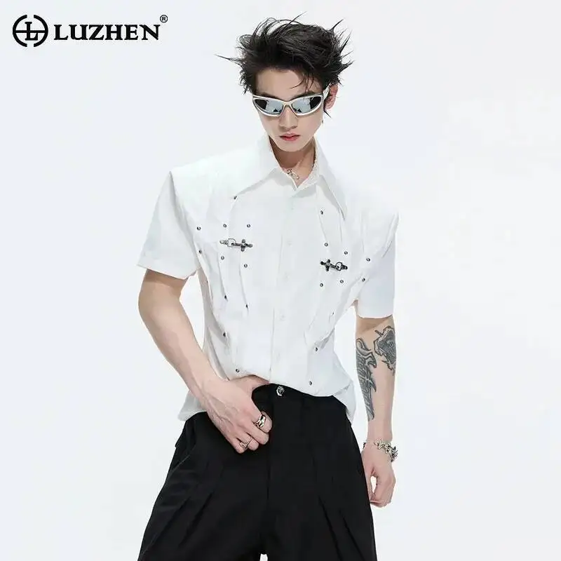 LUZHEN 2026 Summer Pleated Metal Buckle Decorate Short Sleeve Casual Shirts Men's Fashion Solid Color Shoulder Pad Tops JY6904
