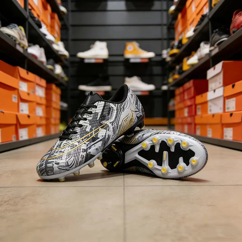 

Men Football Boots Grass Training Football Shoes Professional Sneakers Soccer Sports Non Slip Teenagers Soccer Shoes FG Cleats