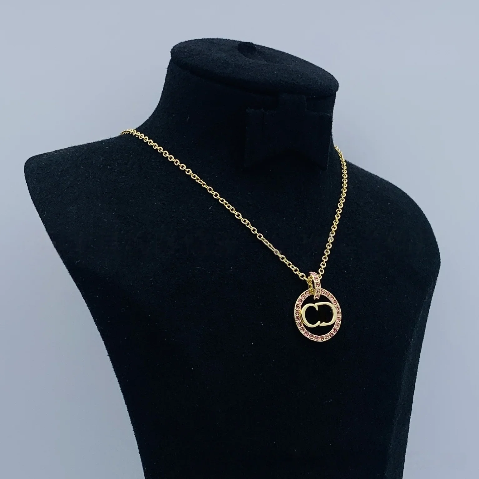 2025 قلادة جديدة بتصميم ريترو ستايل مجوهرات عصرية متعددة الاستخدامات مناسبة لأي مناسبة كهدية