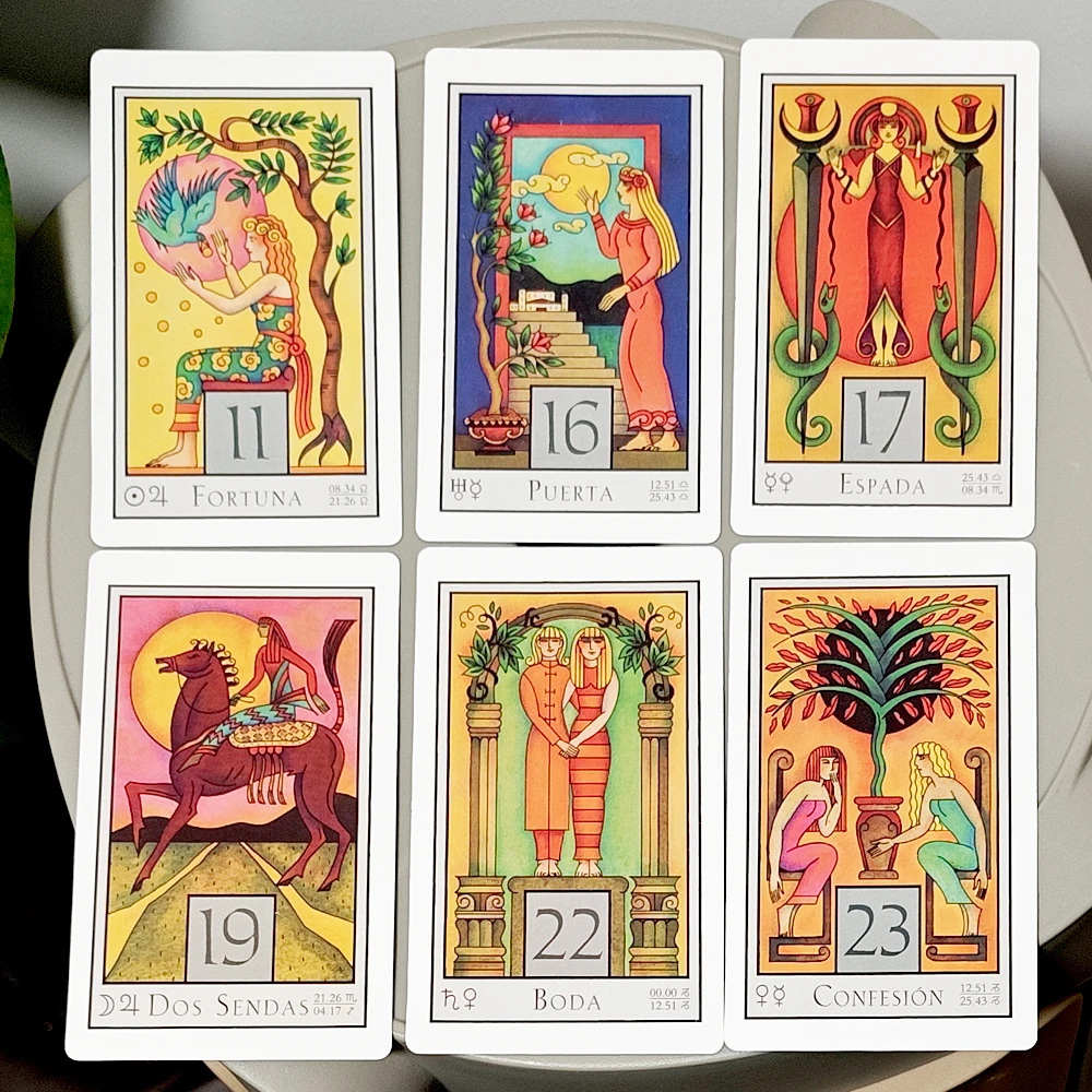 The Moon Oracle - Let The Phases of The Moon Guide Your Life 72 Oracle Cards 12*7cmSpanish Printed on Double-embossed Cardstock