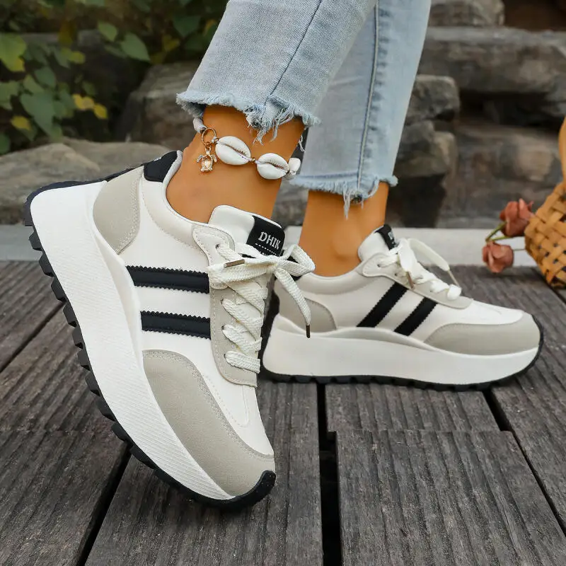 العلامة التجارية تصميم مزيج اللون الراحة منصة أحذية رياضية النساء 2026 الربيع عدم الانزلاق سميكة القاع أحذية رياضية المرأة الدانتيل يصل أحذية رياضية