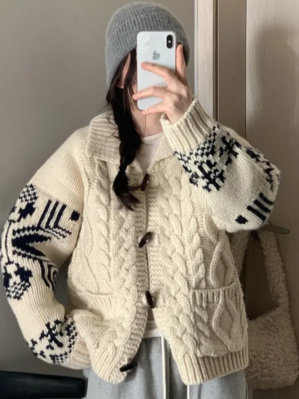 

Корейский ретро-свитер с отложным воротником и пуговицами, свитер с рогом быка, женское зимнее новое вязаное пальто, уменьшающее возраст, открытое...