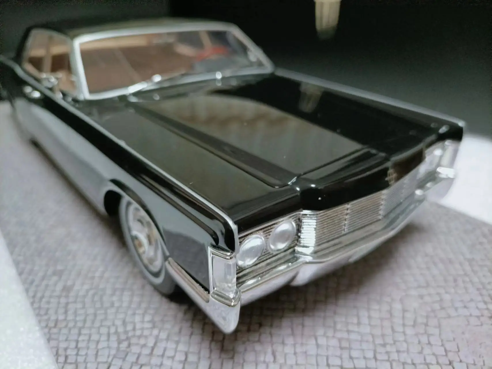 AMC 1:18 Continental 4-D Sedan 1968 Vintage Car Limited to 99 Sets Simulation Resin Static Car Model Toy Gift