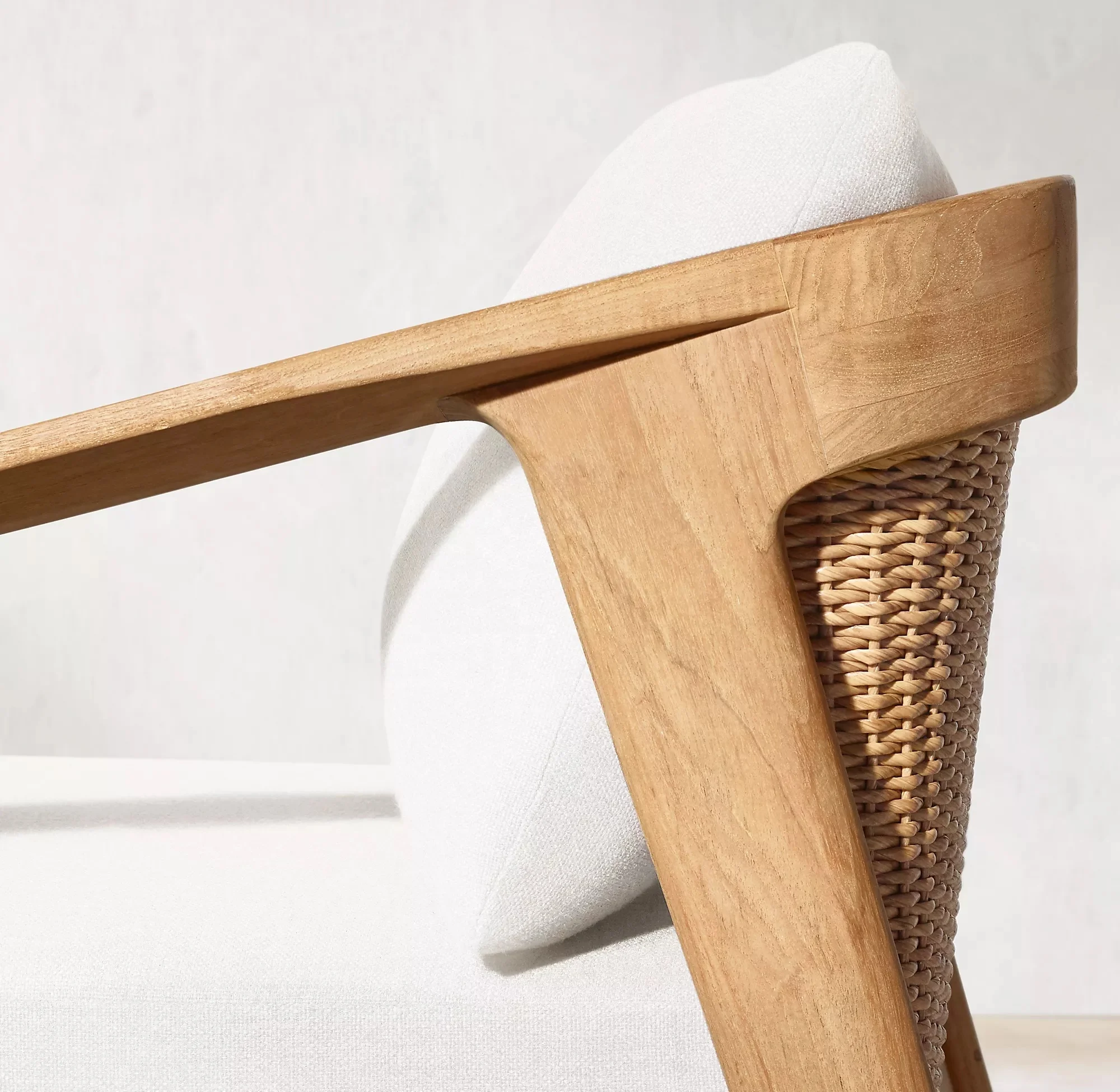 2025 جديد الترفيه الكلاسيكية خشب الساج حديقة واحدة أريكة الروطان المنسوجة طقم أريكة أثاث خارجي طاولة القهوة عادية الأثاث في الهواء الطلق