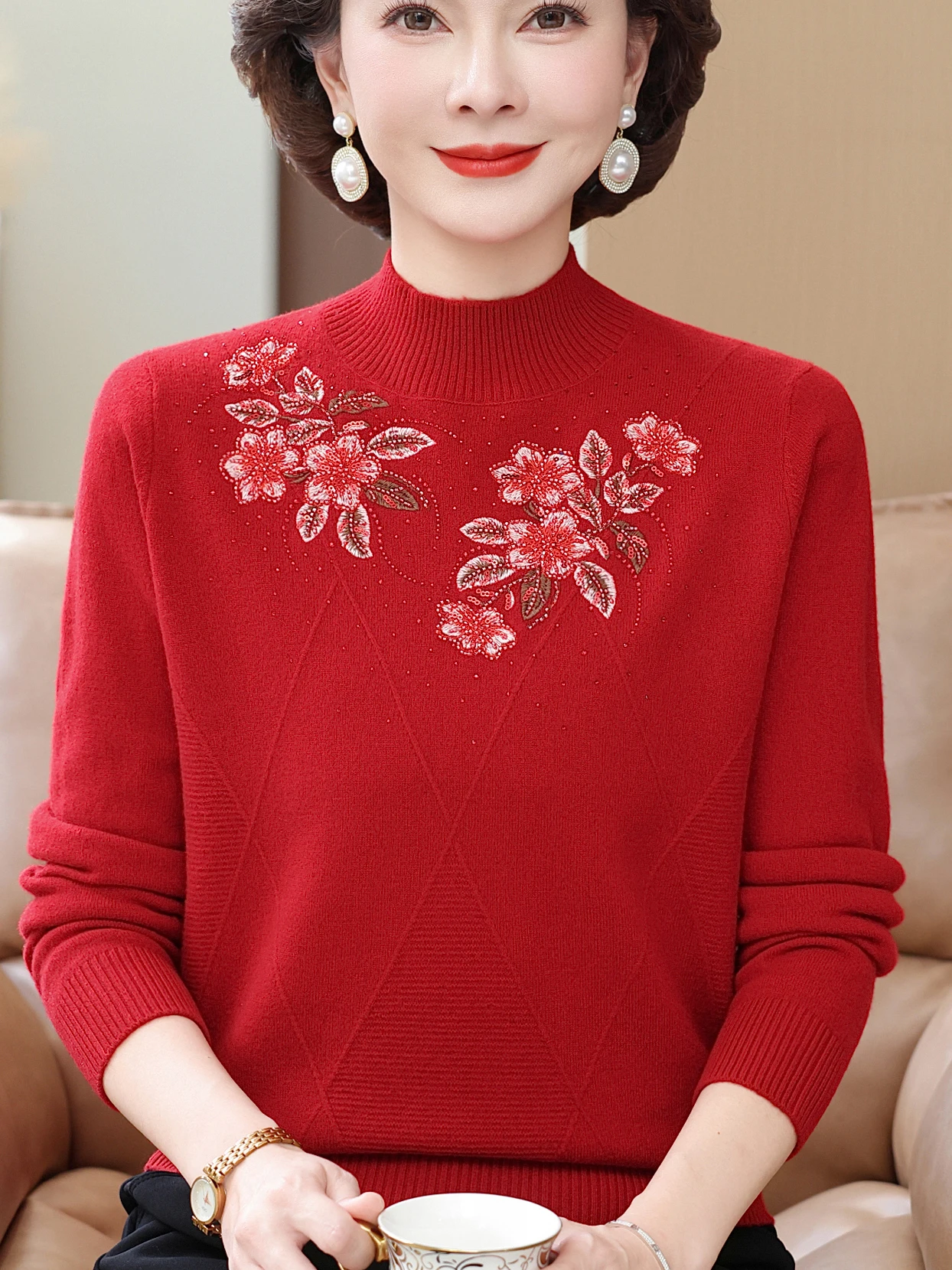 

Красный трикотаж с вышивкой, свободный воротник с высоким воротником, шерстяная основа для женщин среднего возраста и ly Faionable Mom Sle Cas...