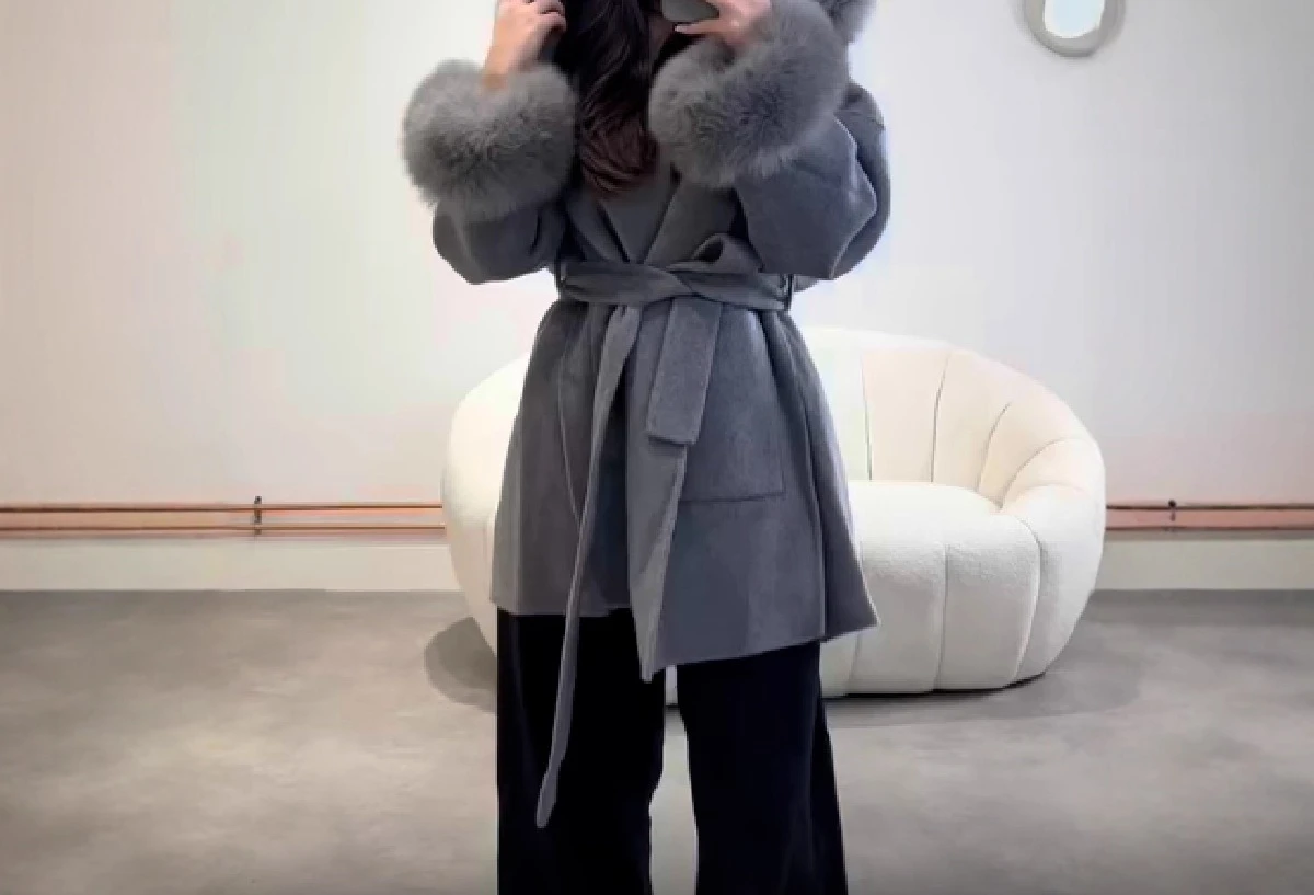

2025 Autumn and Winter Solid Color High-end Temperament Fur Collar Cuffs Hooded Style Mid To Long Lace Up Woolen Coat