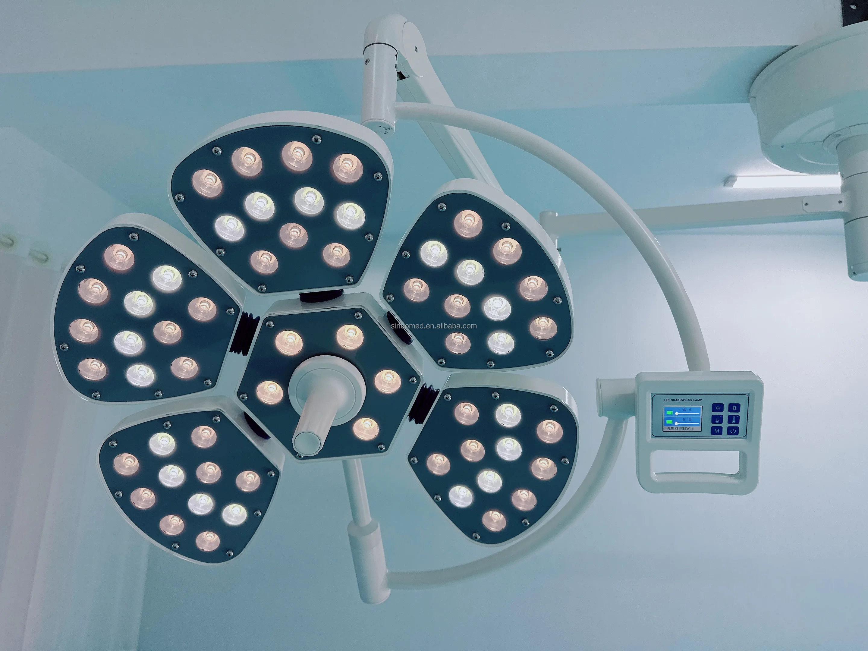 5 Petal Electric LED Veterinary Medical Shadowless Operating Lamp for Animals CE Certified AC 100-240V