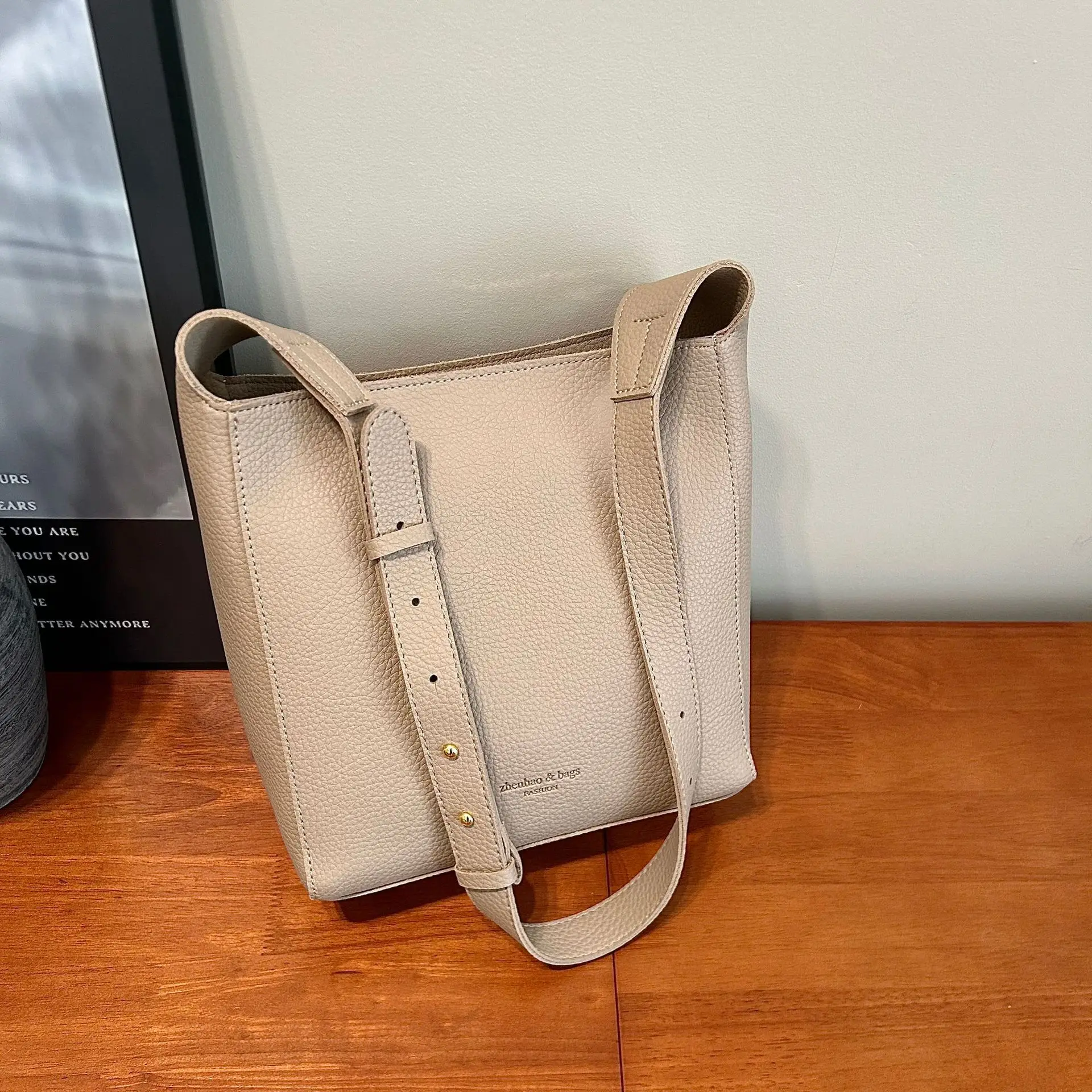 

Simple Solid Color Underarm Bag Women's 2025 New High-end Versatile Shoulder Bag Fashionable Commuter Messenger Bag