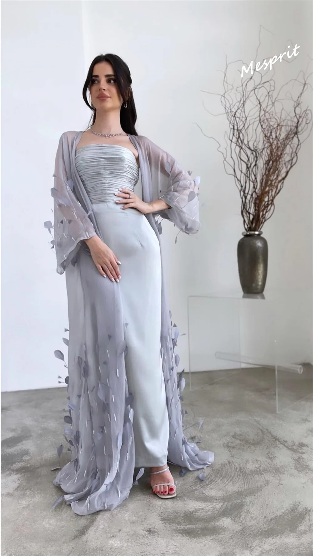 Jiayigong-vestido de noche con plumas, exquisito cepillo sin tirantes, estola de gasa personalizada