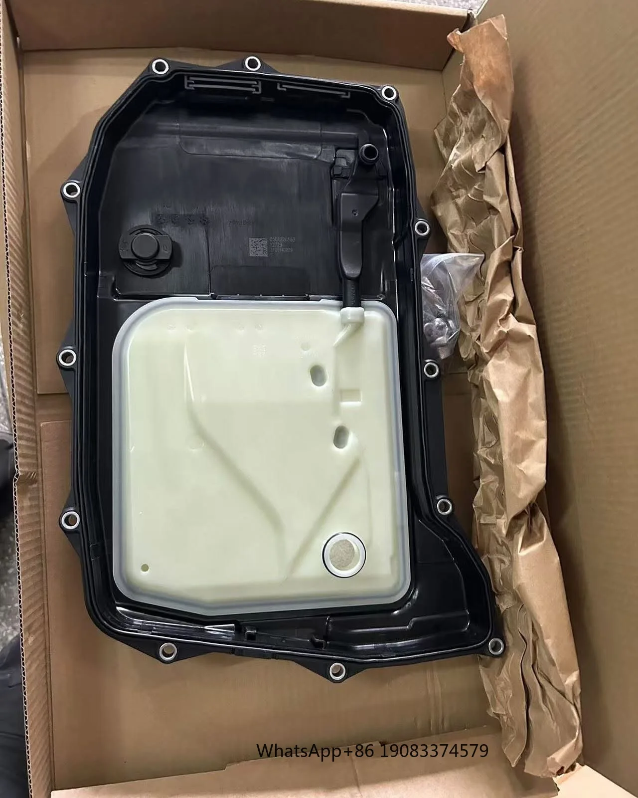 

Audi 911 Carrera Boxster Cayman 8HP65 8-Speed Dual Clutch Transmission Oil Pan with Filter P1321359 G132102500
