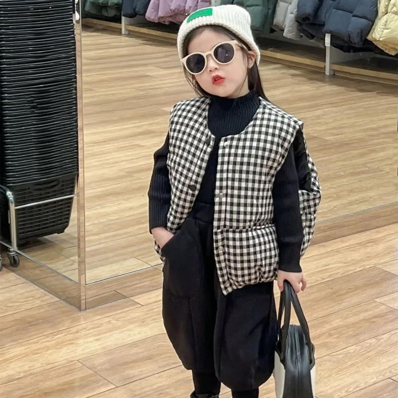 

2025 Autumn Winter New Kids Checkered Quilted Cape Vest Thickened Insulated Outerwear for Boys Girls Warmth Comfort