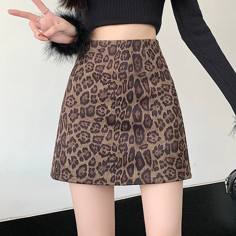 Half length skirt for women, 2024 autumn and winter high waisted A-line skirt, anti glare leopard print wrap skirt, short skirt