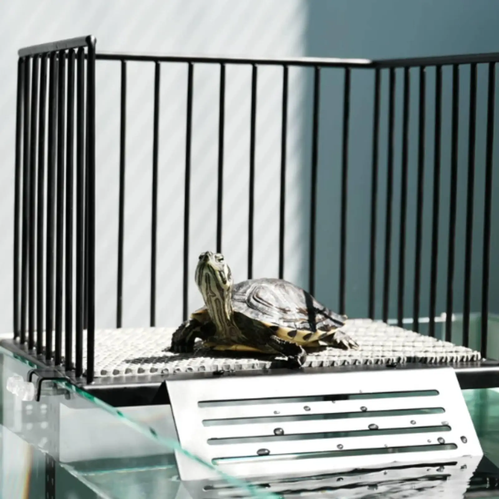 Stainless Steel Basking Dock Ramp Anti-Slip Hook Mount Turtle Perch Deep Tank Use Buoyant Aquarium Basking Dock for Aquarium