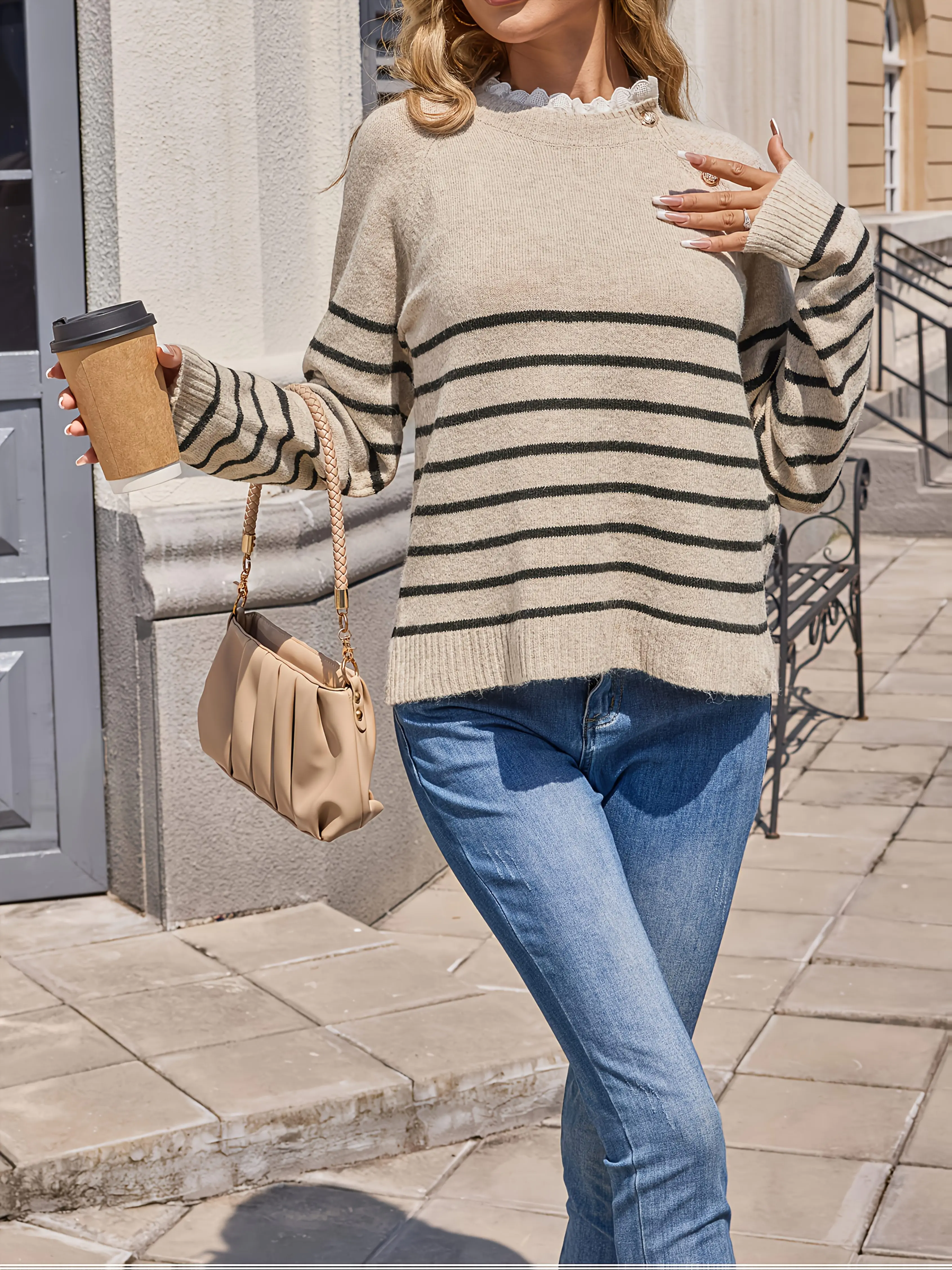 سترة محبوكة جديدة لخريف وشتاء 2025 مخططة ومزودة بقطع القماش من الدانتيل بلوفر بنصف زر للنساء