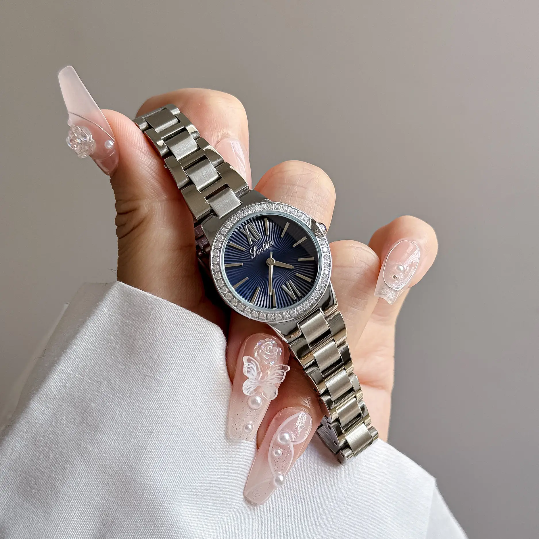 New mode Women'S Stainless Steel Watch, Elegant And Luxurious, High-Quality Wristwatch, Women'S Gift, Women'S Accessory.