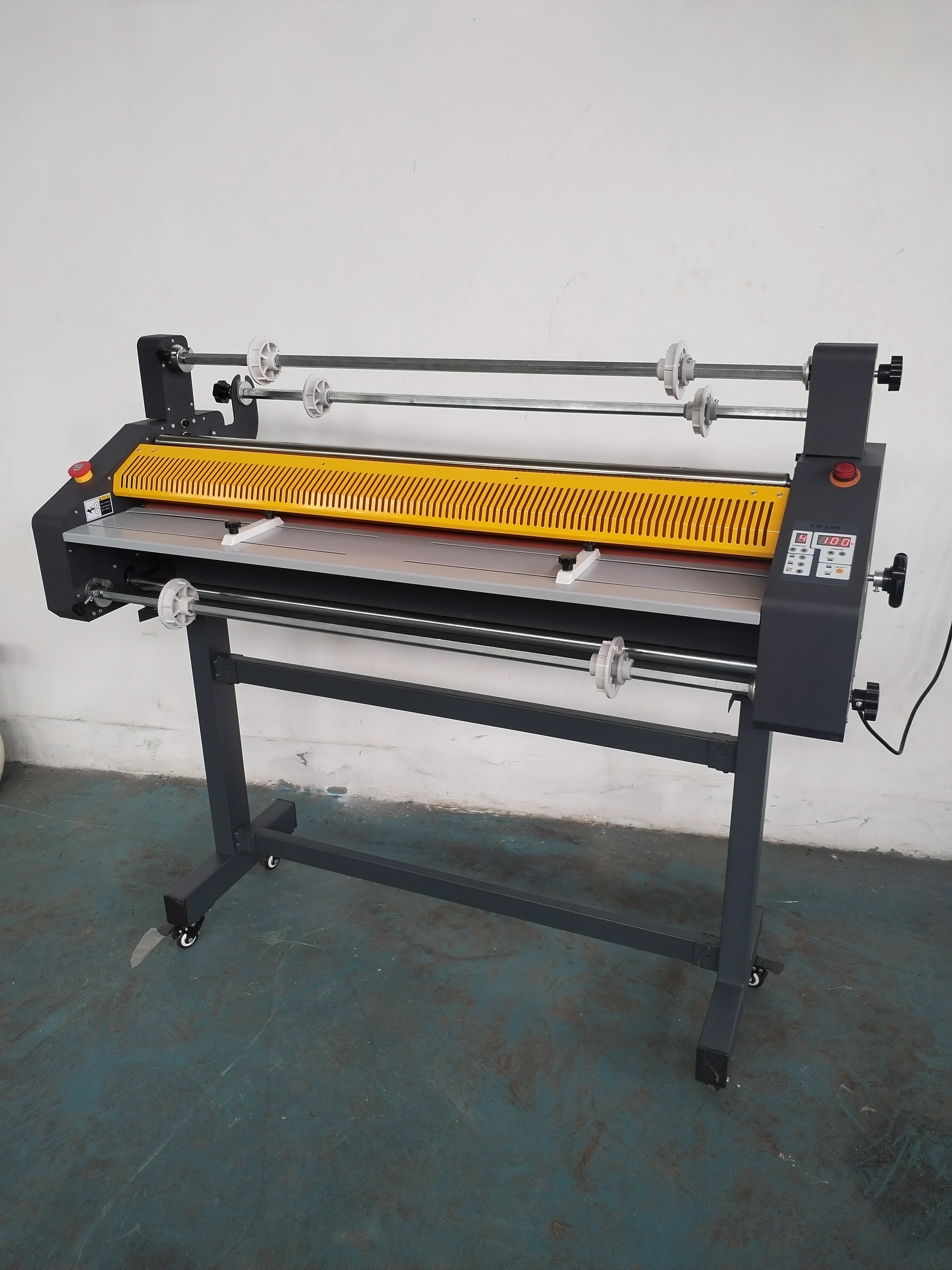 Boway FM-1100 Wide Format Manual Electric 1050mm Roll Laminator Machine for Advertising Posters Hot Cold Wood Metal Glass