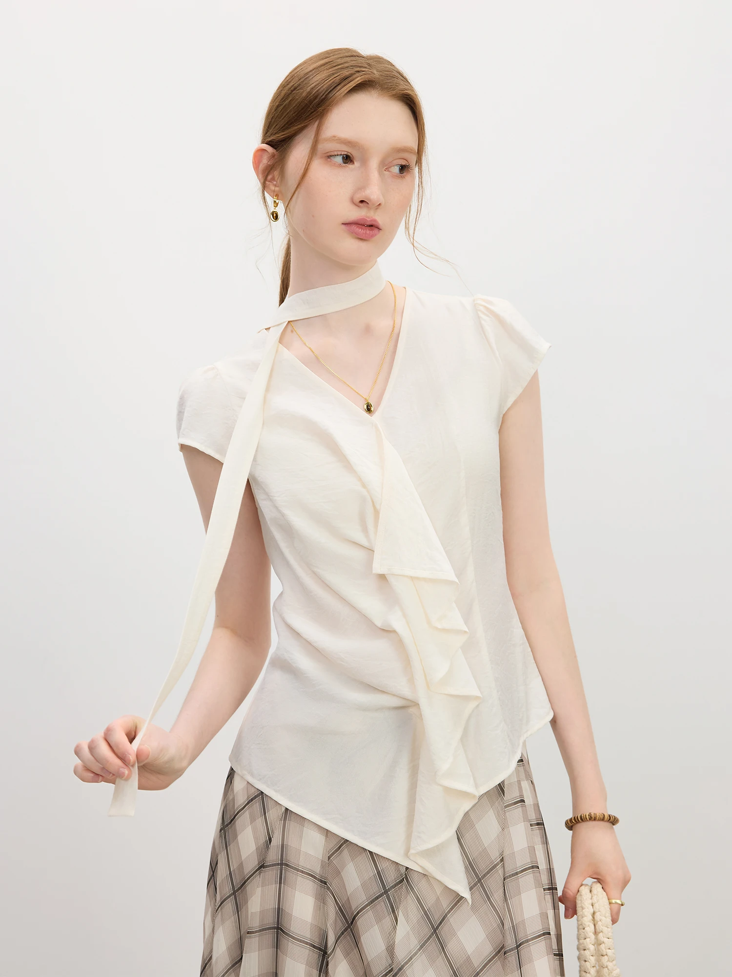 Koszula damska FSLE z falbankami przy dekolcie w serek, nowość na lato 2025, elegancka, z temperamentem, do pracy, z krótkimi rękawami, dopasowana, szykowna bluzka 25FS12683