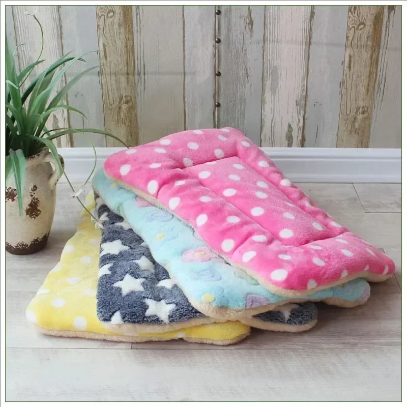 Flannel Pet Mat Dog Bed Cat Bed Thicken Sleeping Mat Dog Blanket Mat For Puppy Kitten Pet Dog Bed for Small Large Dogs Pet Rug