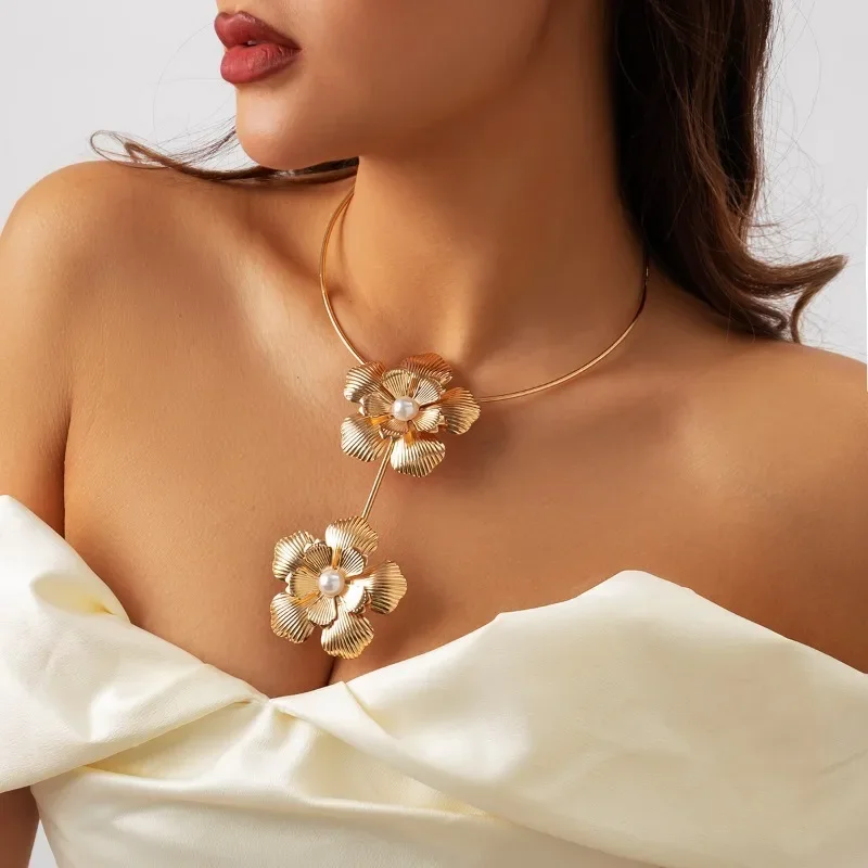 Golden Flower Women's Necklace Exaggerated Fashion Imitation Pearl Luxury Banquet Club Party Collar For Femme Fashion Jewelry