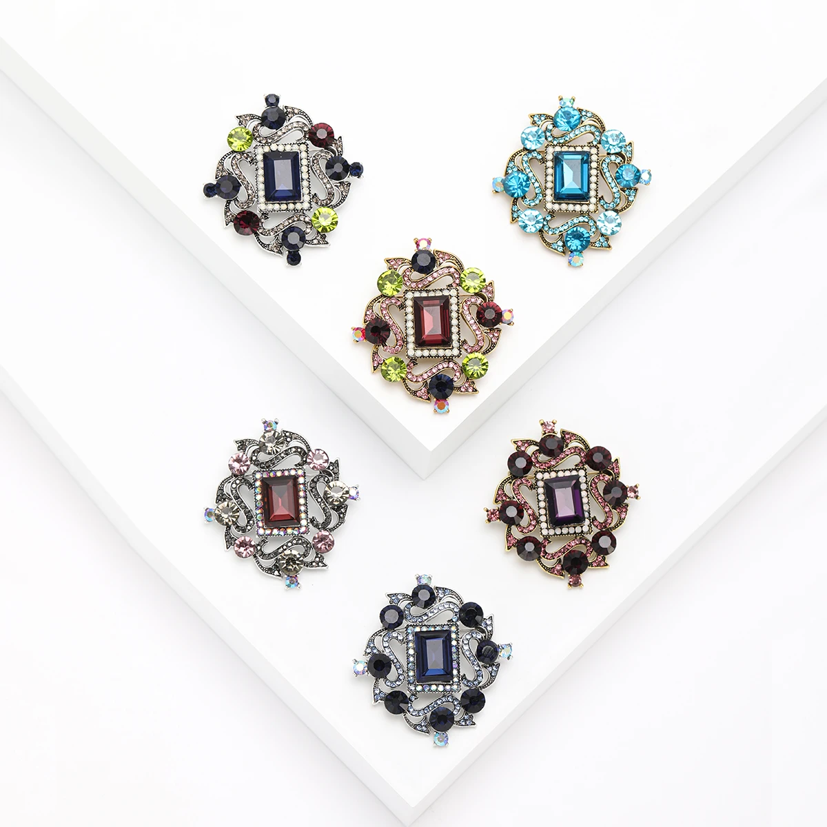Rhinestone Flower Brooches for Women Multi Coloured Crystal Glasses Pins Banquet Party Backpack Gifts Jewelry Accessories