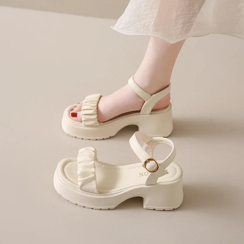 Hot Selling Items Fairy Style Thick Soled Sandals for Women Wearing Summer 2024 New Thick Heels with Fashionable Beach Shoes