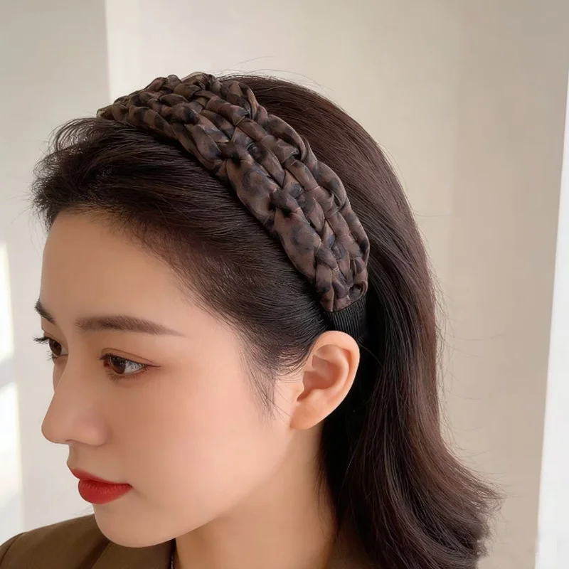 

Leopard Print Knitted Hair Clips Headbands for Women Stylish and Versatile Adult Hair Accessories Anti-Slip Wide Edge Hair Bands