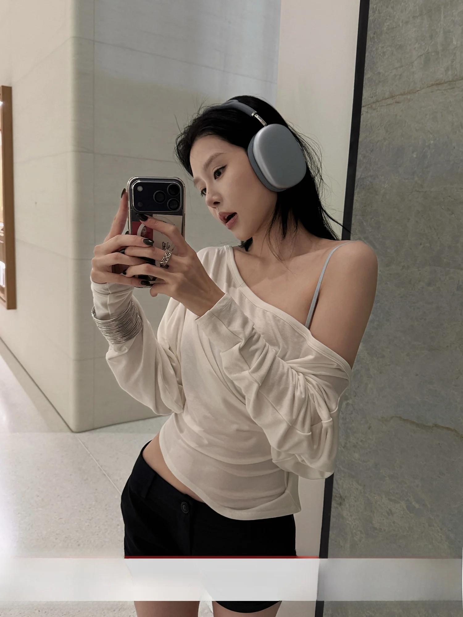 

Hydrae White Long Sve Loose Fit Women's T-irt Spring Season Casual Sle ort Length Design Sensation oulder Trend Top