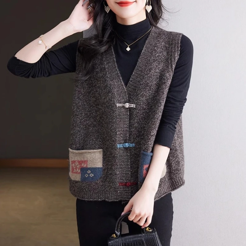 เสื้อคาร์ดิแกนคอวีถักแบบเวสต์สำหรับผู้หญิง ฤดูใบไม้ผลิและฤดูใบไม้ร่วงปี 2025 แฟชั่นเกาหลีใหม่ สไตล์ลำลอง เสื้อผู้หญิง