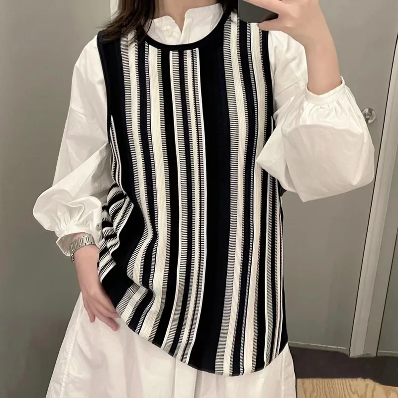 

Women's niche vertical striped knitted vest navy blue cream vest autumn new 16a