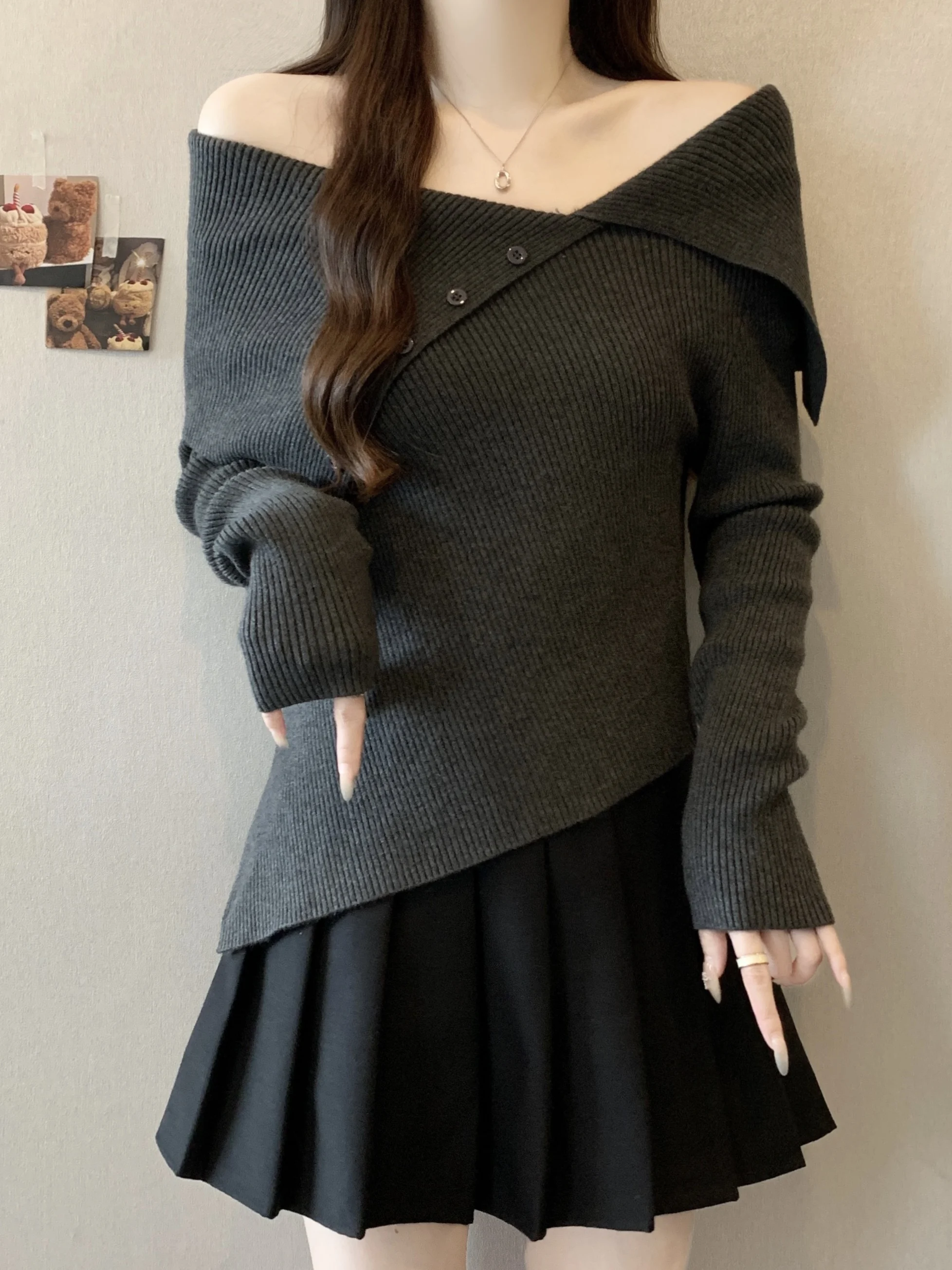 

Французский облегающий вязаный свитер с длинным рукавом, асимметричным воротником и одним открытым плечом, больших размеров, для женщин, скрывающий живот, визуально стройнящий