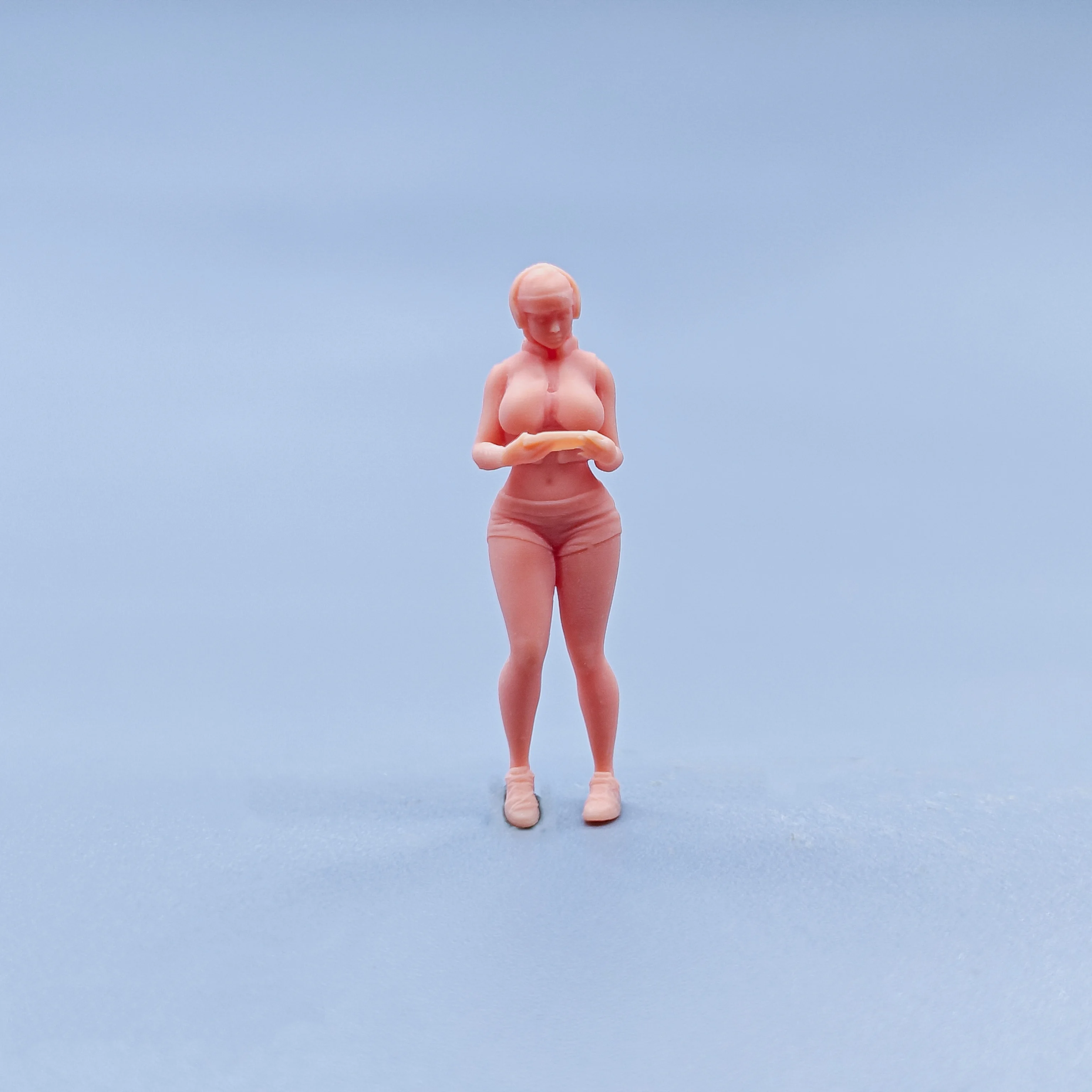 1/64 Figuren, Maßstabsmodell, Kunstharz, das Mädchen trägt Kopfhörer und spielt Spiele, unbemalte Miniaturen, Diorama, handbemalt, D733