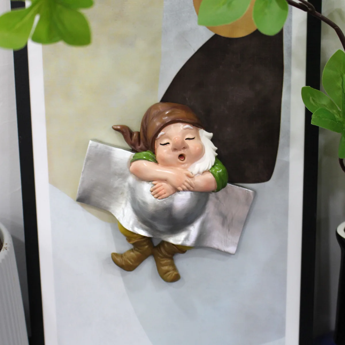 

‌Sleeping Dwarf Wall Hanger - Resin Garden Decor for Outdoor